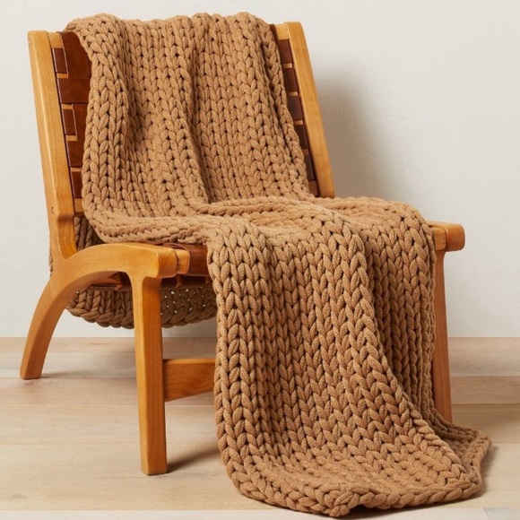 New Casaluna Hand-Knit bed throw 50in x 70 in - Picture 1 of 4